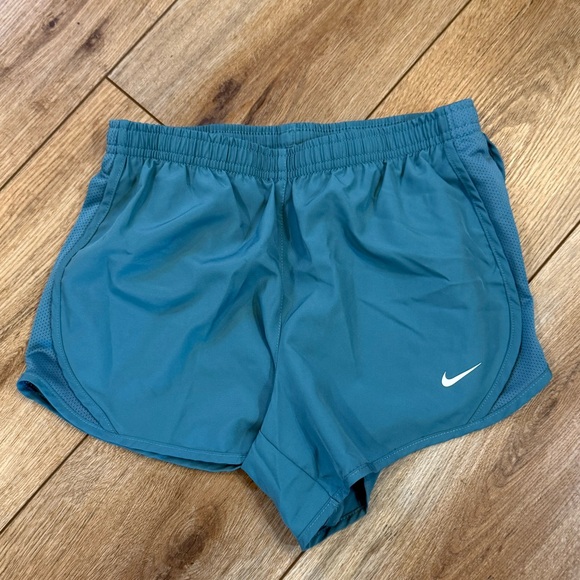 Nike Girl’s Sage green Athletic Shorts - Picture 1 of 3
